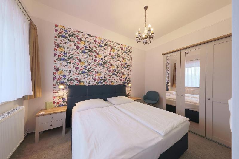 One-Bedroom Apartment with Terrace (2 Adults) image 3