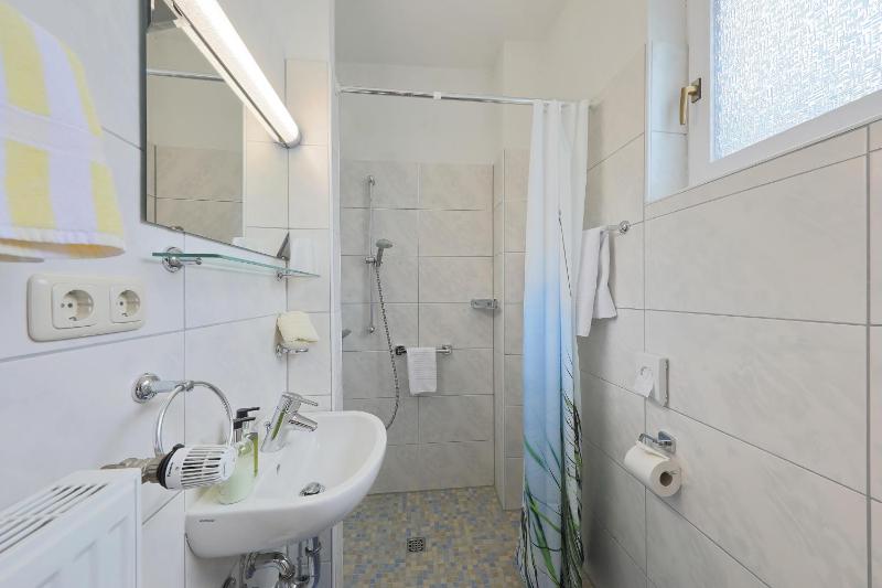 One-Bedroom Apartment with Terrace (2 Adults) image 4