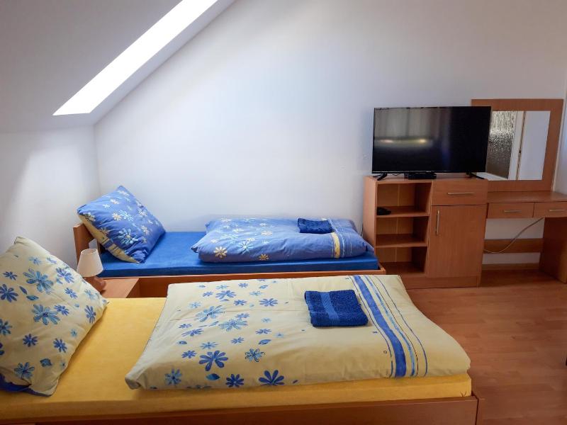 Triple Room with Private Bathroom image 2