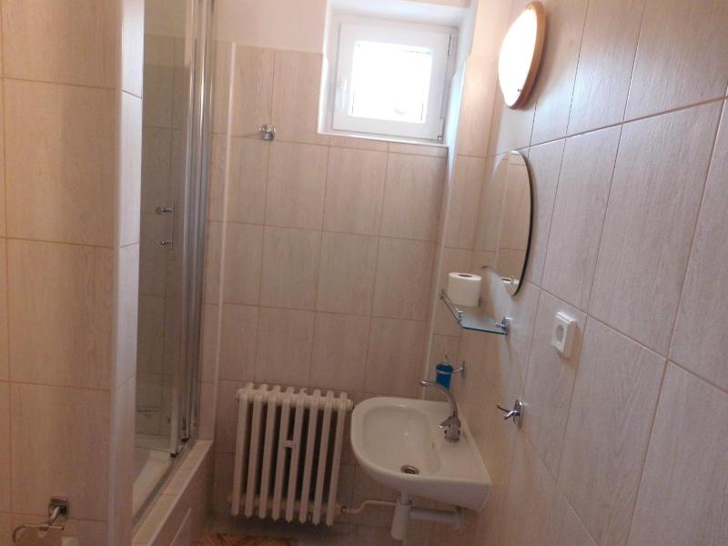 Twin Room image 2