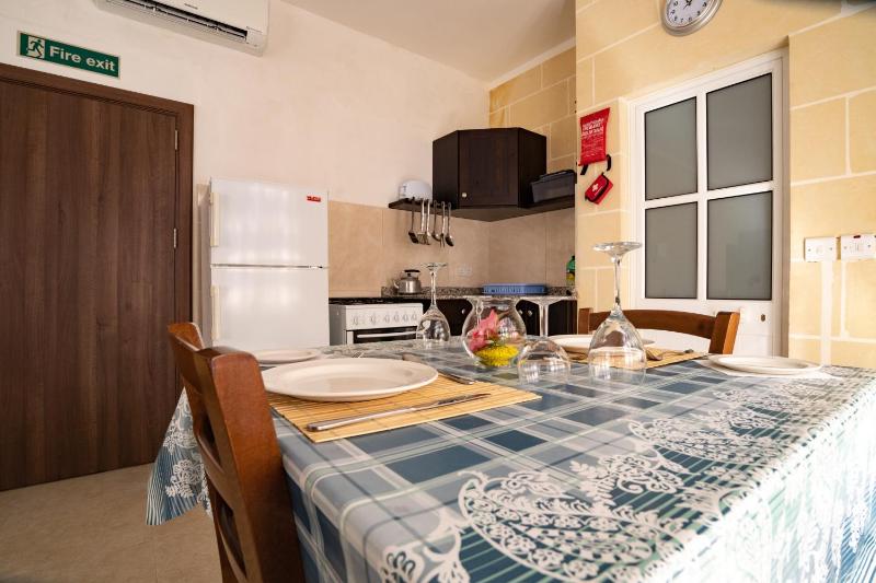 Studio Apartment with Sea View image 1