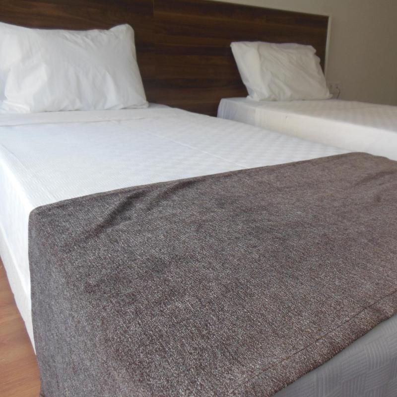 Double Room image 3