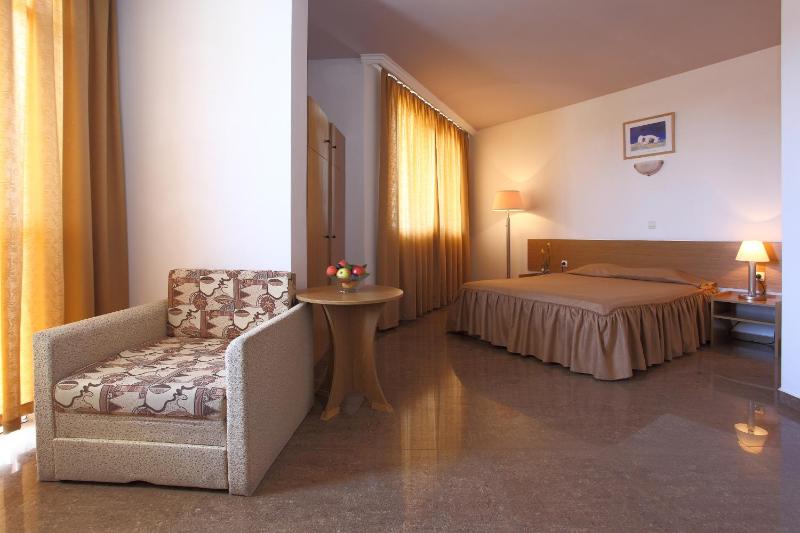 Double or Twin Room (2 Adults + 1 Child) image 3