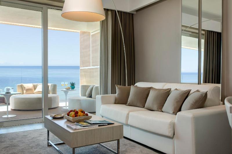 Suite with Sea View image 4