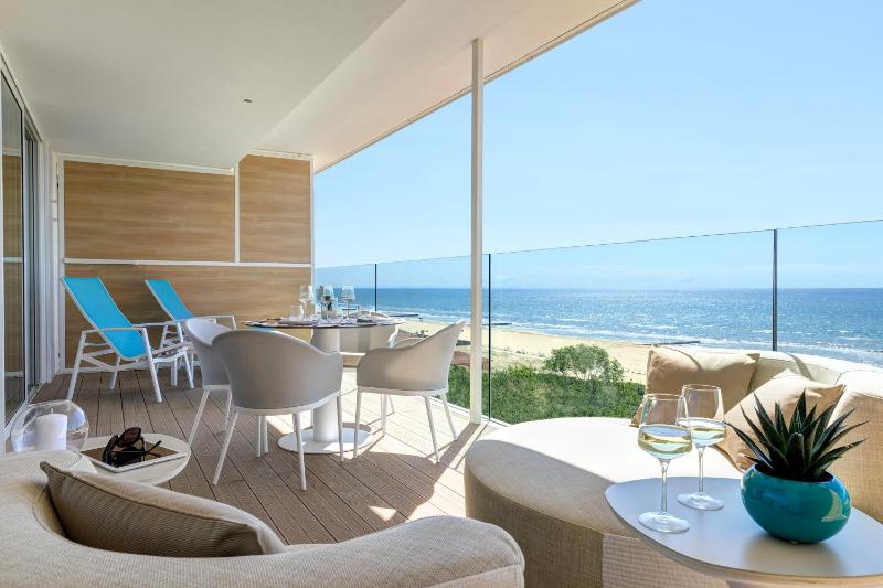 Suite with Sea View image 4