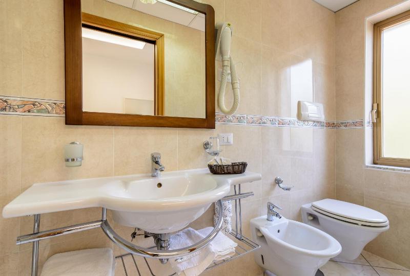 Single Room image 2