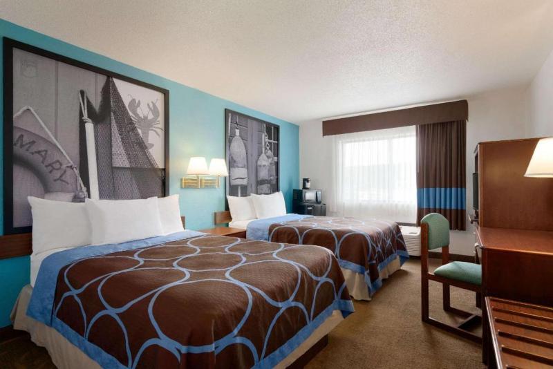 Deluxe Double Room with Two Double Beds - Non-Smoking image 2