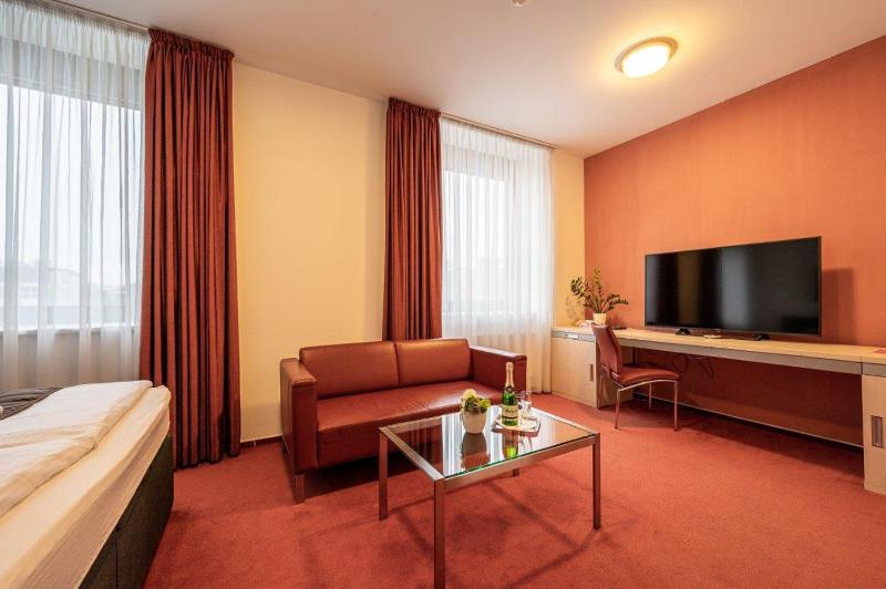Business Double Room image 2