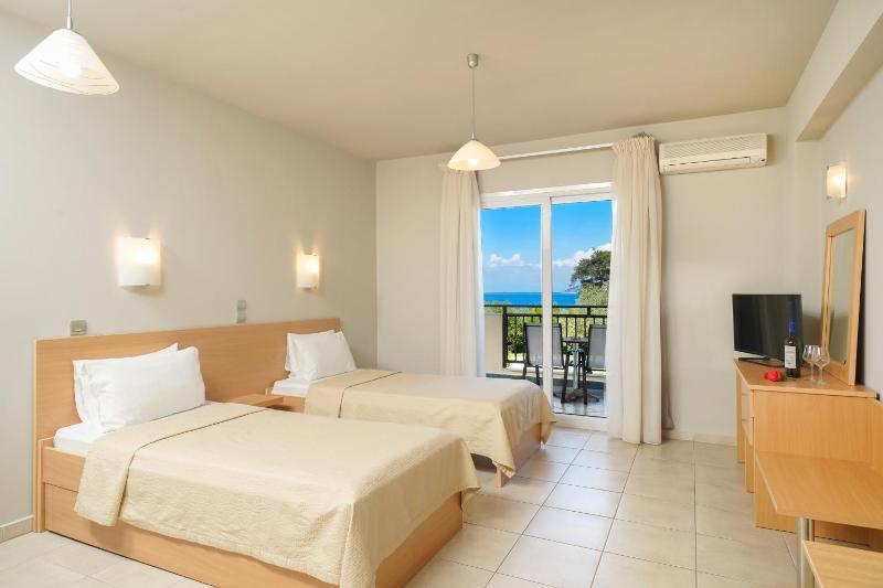 Twin Room with Sea View image 1