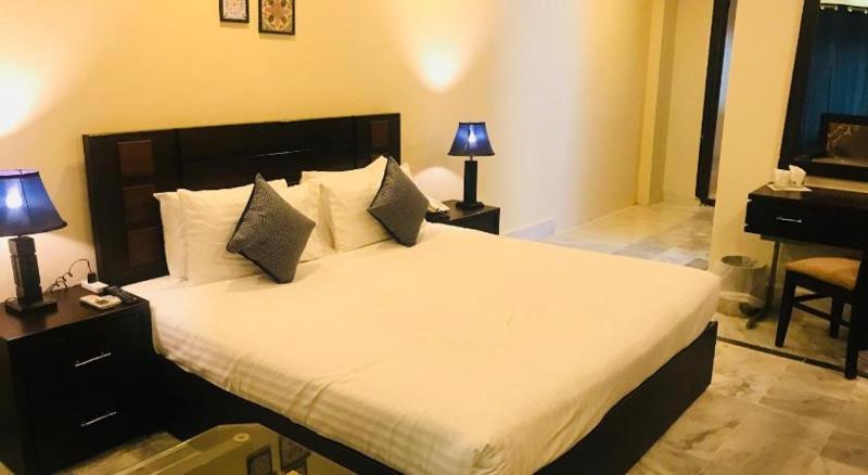 Economy Double or Twin Room image 4