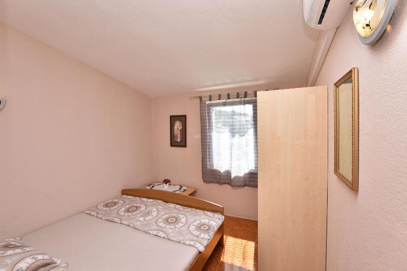 One-Bedroom Apartment with Sea View image 4