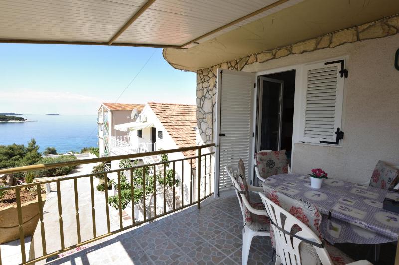 One-Bedroom Apartment with Balcony image 3