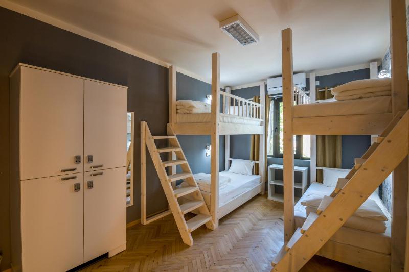 Economy Quadruple Room with Shared Bathroom image 2