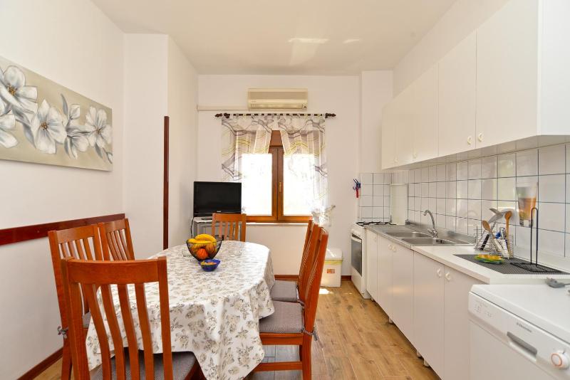 Apartment image 4