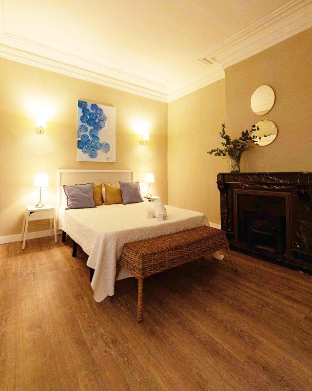 Deluxe Single Room with Balcony image 1