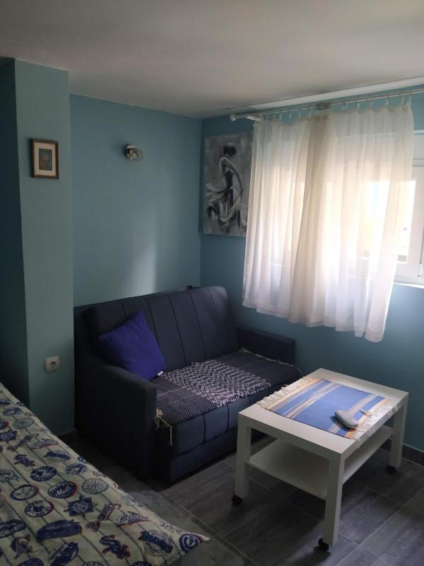 One-Bedroom Apartment image 2