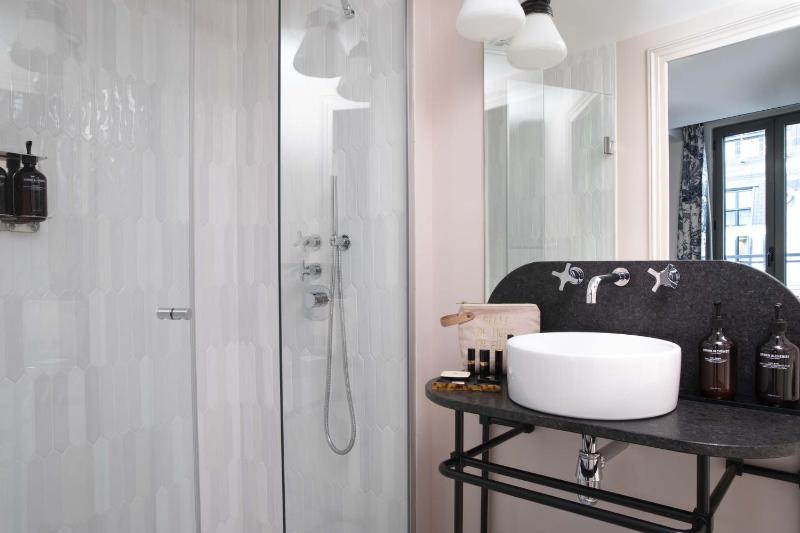 Superior Double Room image 3