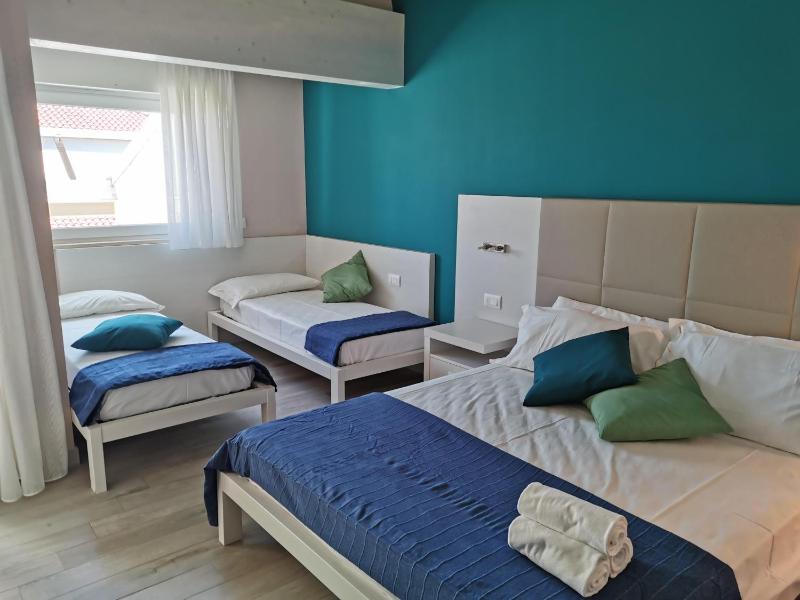 Quadruple Room with Terrace image 1