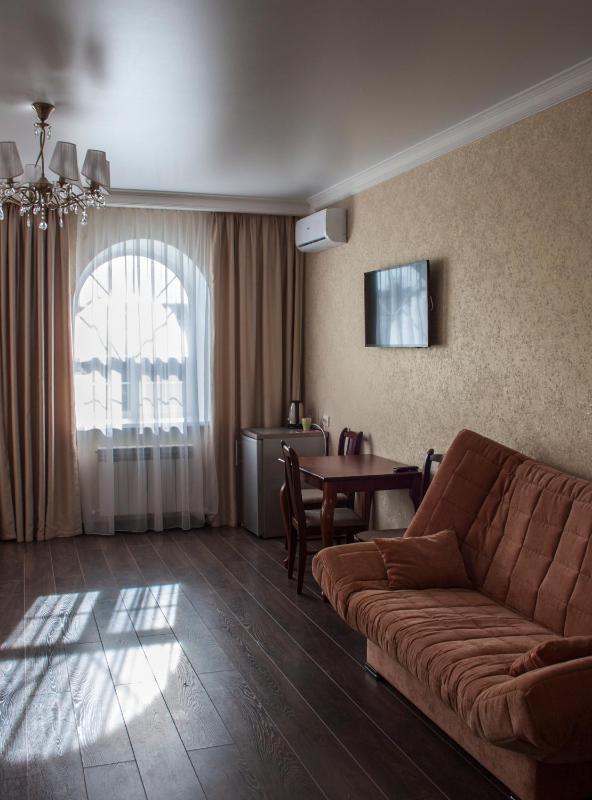 Superior Family Room image 2