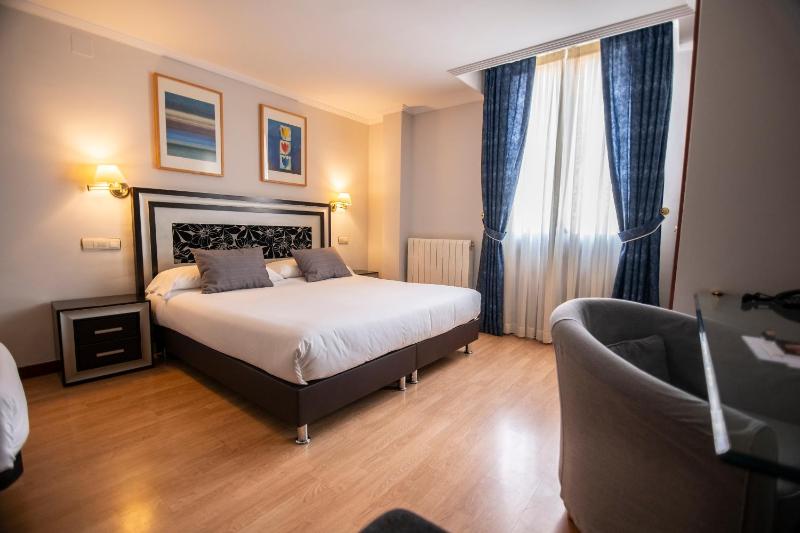 Superior Triple Room image 1