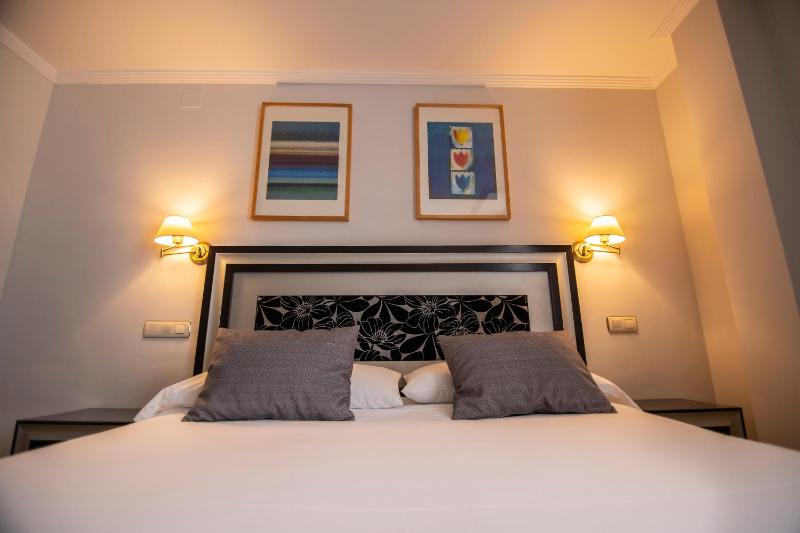 Superior Double or Twin Room image 3