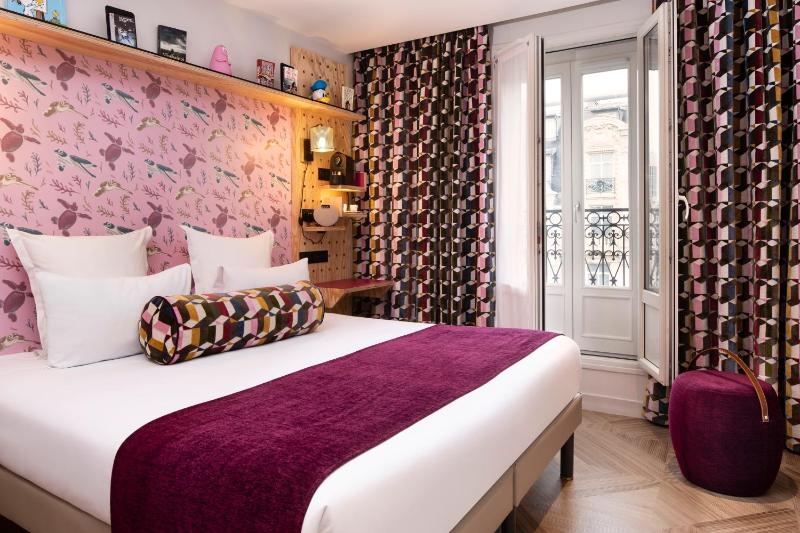 Large Double or Twin Room image 4
