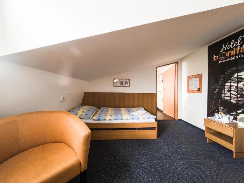 Single Room image 4