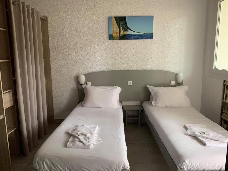 Twin Room image 4