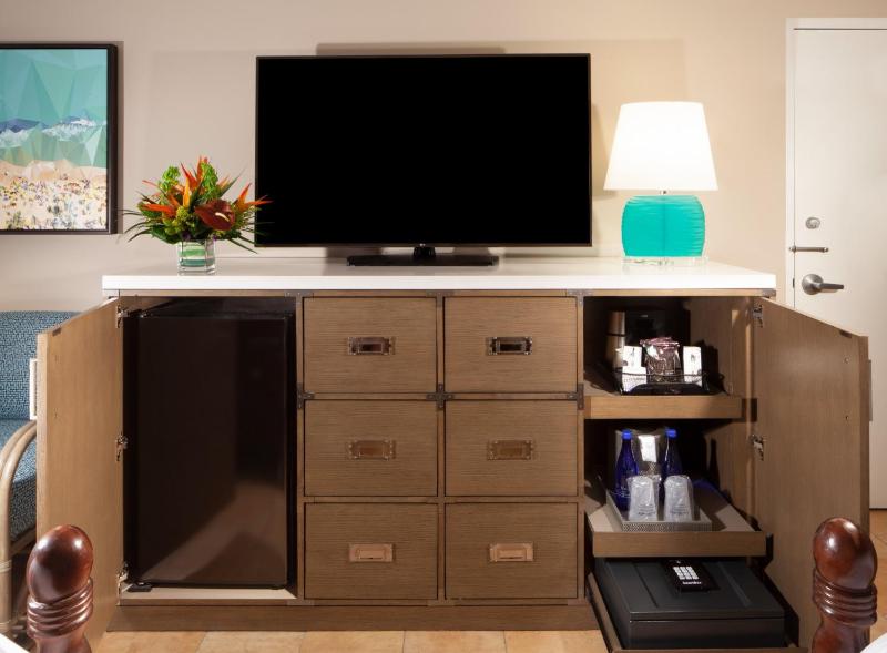 Pier House Resort & Spa - image 19
