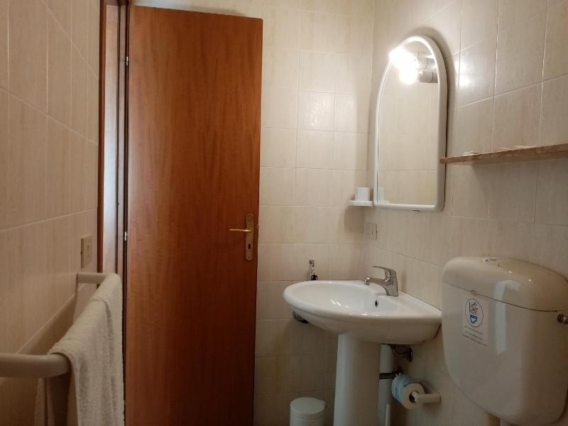 Economy Double Room image 4