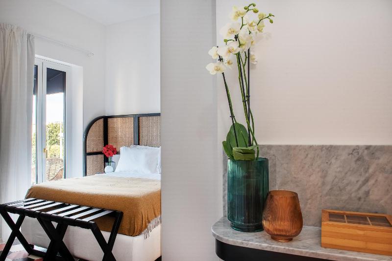 Deluxe Double Room with Balcony image 1