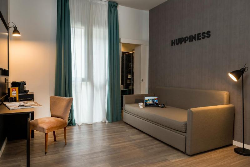 Up Hotel - image 7