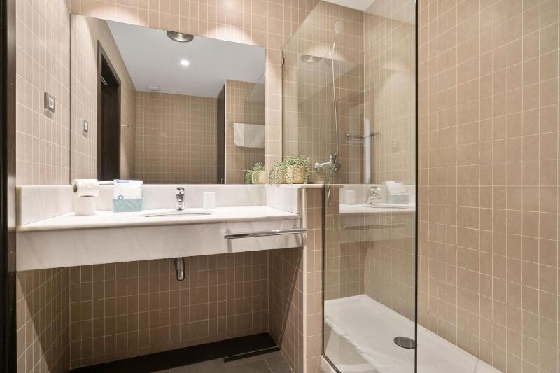 Fisa Rentals Gran Via Apartments - image 9