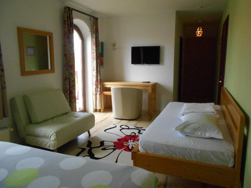 Family Room with Garden View image 2