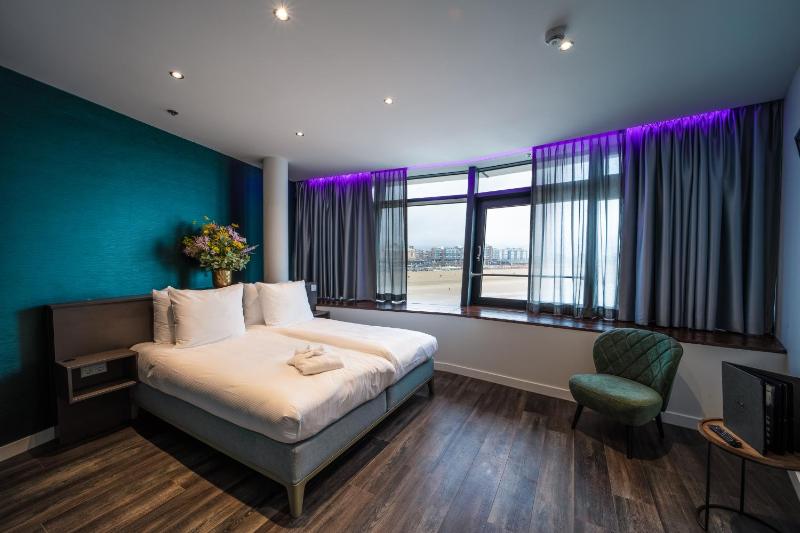 Penthouse Room with Beach View image 4