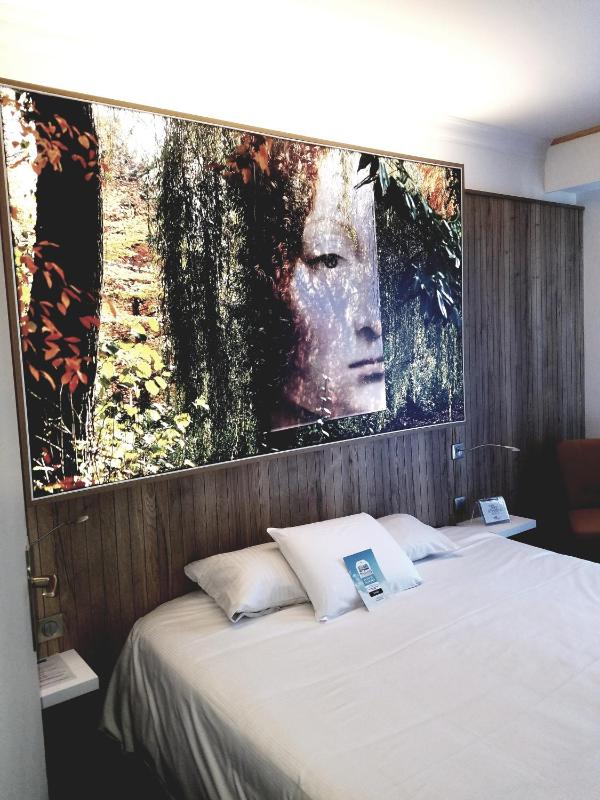 1 Double Bed image 3