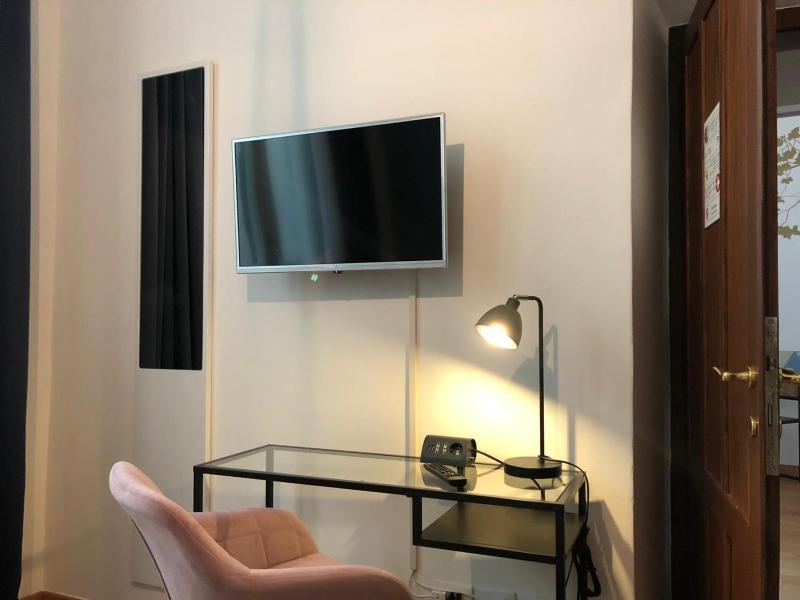 Standard Double Room with Shared Bathroom image 3