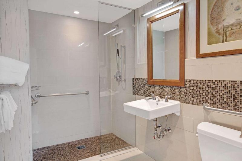 Wyndham Garden Chinatown - image 11