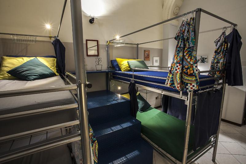 Bed in 4-Bed Mixed Dormitory Room with Shared Bathroom image 1