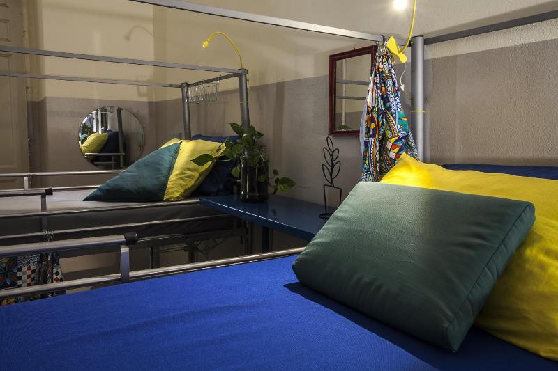 Bed in 4-Bed Mixed Dormitory Room with Shared Bathroom image 3