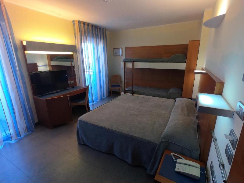 Quadruple Room image 3