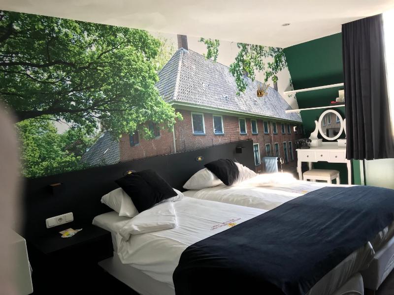 Deluxe Twin Room image 3