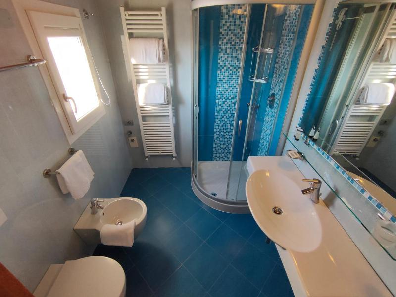 Superior Double Room image 4