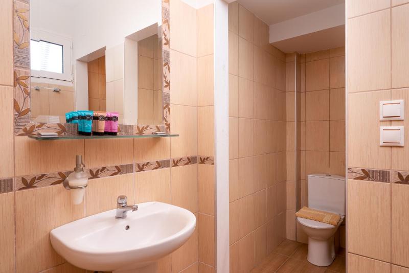 Classic Triple Room image 4