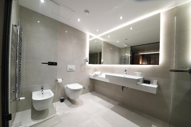 Suite with Terrace and Free Spa access image 4