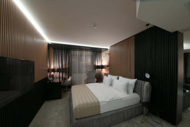 Suite with Terrace and Free Spa access image 2