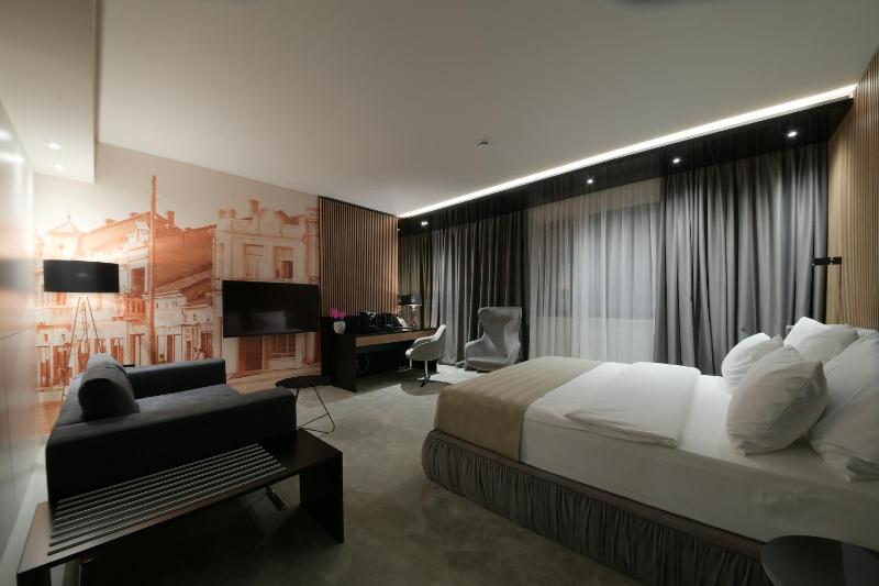 Superior Double Room with Free Spa Access image 2