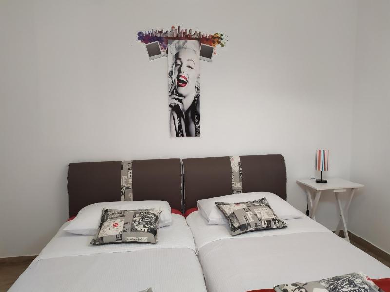One-Bedroom Apartment image 4