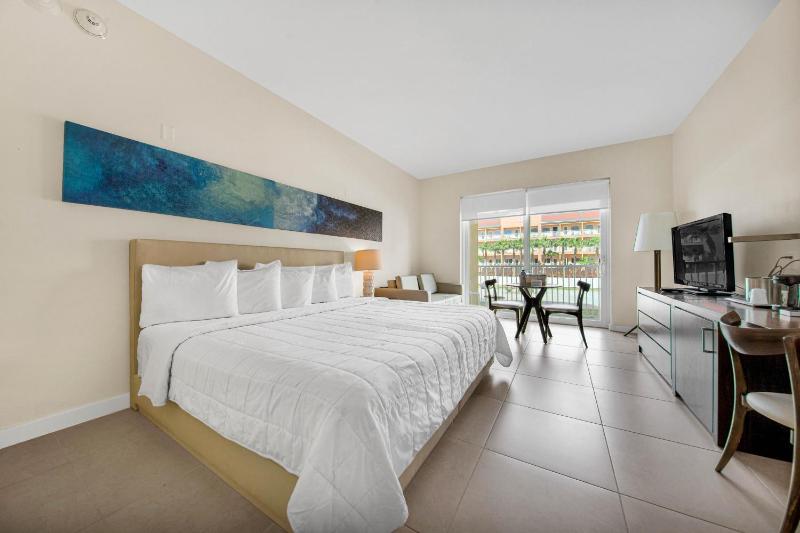 Deluxe King Room image 1