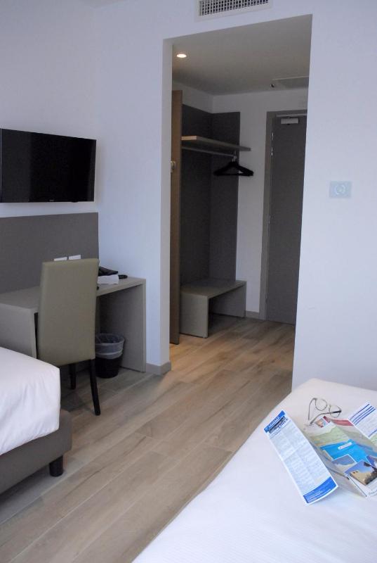 Superior Triple Room image 1